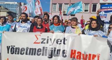 Bursa'da sağlıkçılardan yeni yönetmeliğe tepki! "Mücadelemize devam edeceğiz"