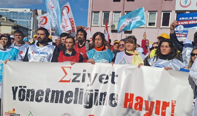 Bursa'da sağlıkçılardan yeni yönetmeliğe tepki! "Mücadelemize devam edeceğiz"