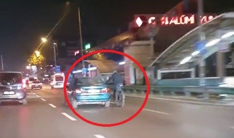 Bursa'da tehlikeli yolculuk kamerada!