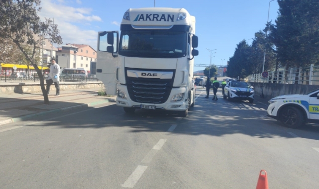 Bursa'da telefonla konuşurken TIR'ın altında kaldı