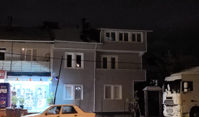 Bursa'da yaşlı adam, kardan kapanan anteni temizlemek için çıktığı çatıdan düşerek öldü