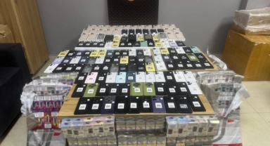 Bursa'da yolcu otobüsünden yüzlerce cep telefonu, elektronik ve kaçak sigara çıktı