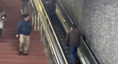 Bursa'da yürüyen merdivenlere ters binip ilerlemeye çalıştı