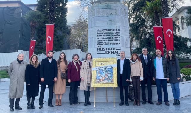 Bursa Dişhekimleri Odası Atatürk Anıtı'na çelenk sundu