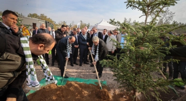 Bursa Valisi Erol Ayyıldız fidan dikme etkinliğine katıldı