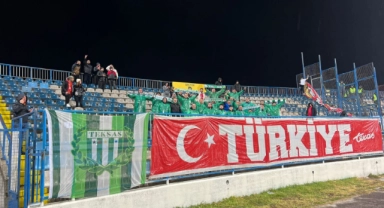 Bursaspor taraftarları A Milli Takım'ı Karadağ'da yalnız bırakmadı