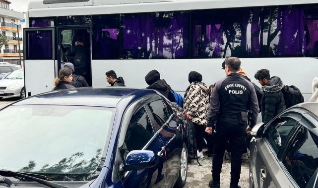 Çanakkale'de 27 Afganistan uyruklu şahıs yakalandı