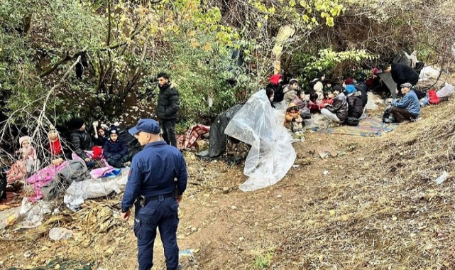 Çanakkale'de 44 kaçak göçmen ile 1 göçmen kaçakçısı yakalandı