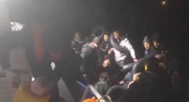 Çanakkale’de lastik botla sürüklenen 36 kaçak göçmen kurtarıldı
