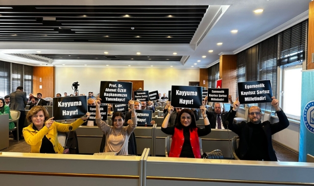 CHP Yıldırım meclis üyeleri kayyumları protesto etti
