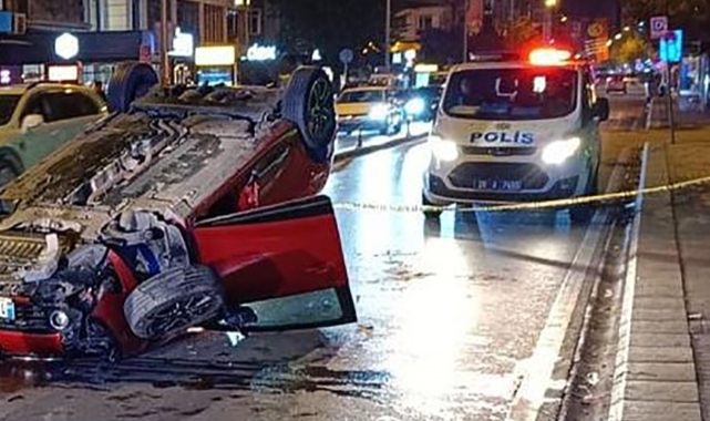 Çöp kamyonuna çarpan otomobil takla attı   