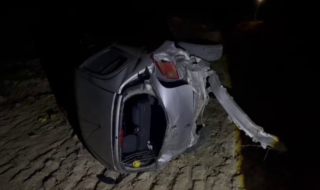 Çorum'da kontrolden çıkan otomobil tarlaya devrildi
