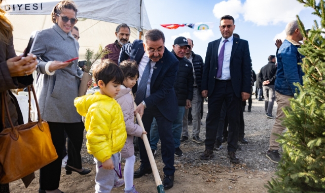 Cumhuriyetin 101'nci yılında 1000 fidan Gölbaşı'nda toprakla buluştu
