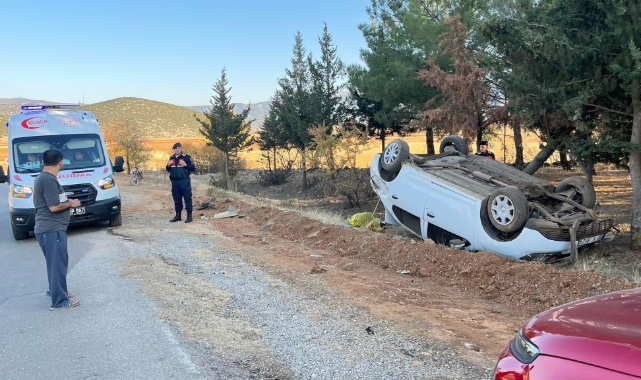 Denizli'de kontrolden çıkan otomobil takla attı