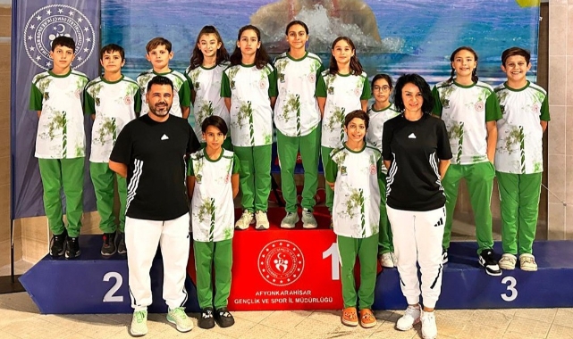 Denizlili yüzücüler Afyon'dan zaferle döndü