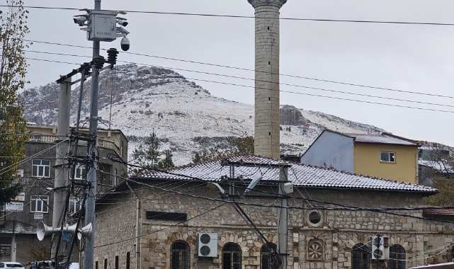 Diyarbakır’da mevsimin ilk karı yağdı