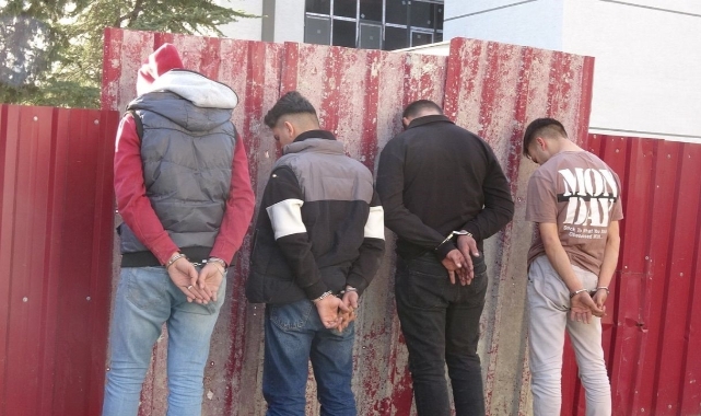 'Dur' ihtarına uymayıp kaçan sürücünün aracından uyuşturucu çıktı