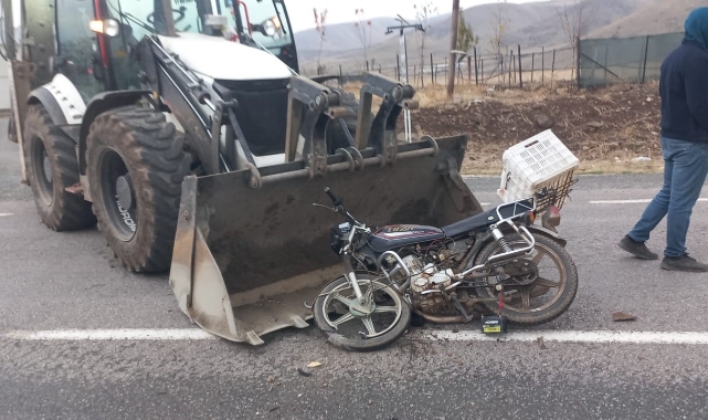 Elazığ’da iş makinesi ile motosiklet çarpıştı