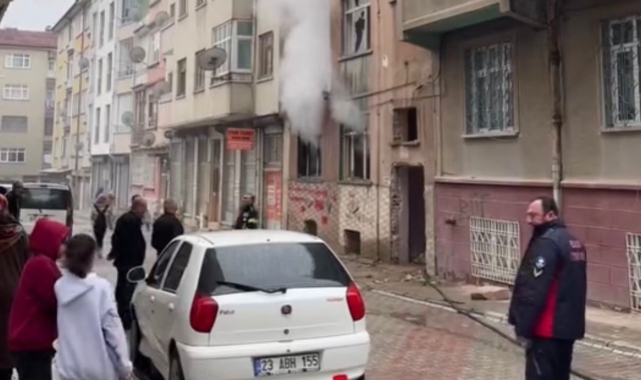 Elazığ'da metruk binada yangın