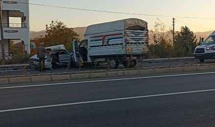 Elazığ'da otomobil ile kamyonet çarpıştı! 1 ölü