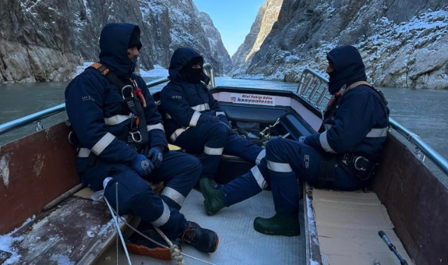 Elektrik dağıtım. çalışanları tekne ile kurtarıldı