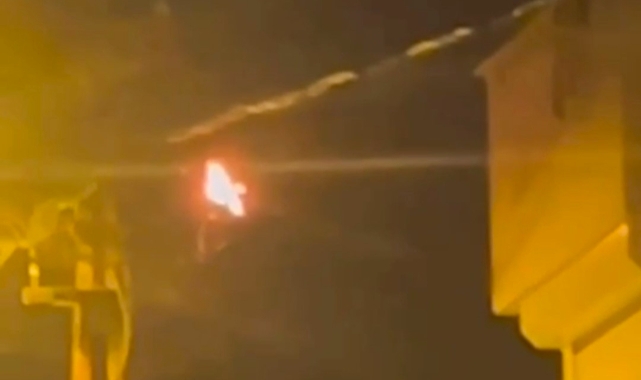 Elektrik direğinde çıkan yangın korkuttu