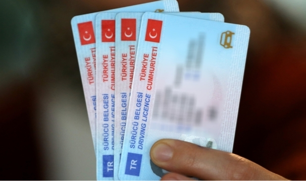 Eski tip sürücü belgesi yenileme süresi uzatıldı