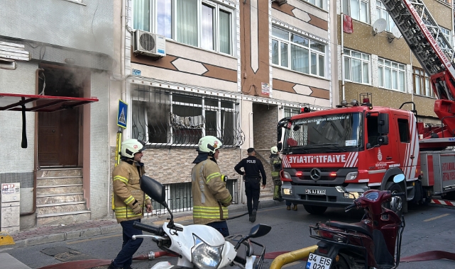 Fatih'te bir apartmanda maddi hasarlı yangın