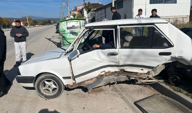 Feci kazada otomobil hurdaya döndü: 2 yaralı