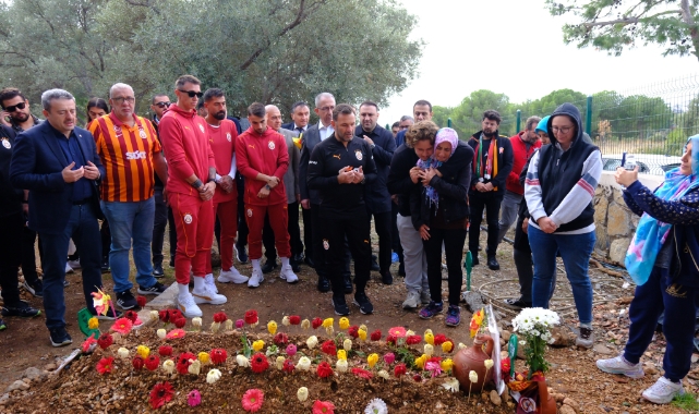 Galatasaray Yiğit Kurt'un mezarını ziyaret etti