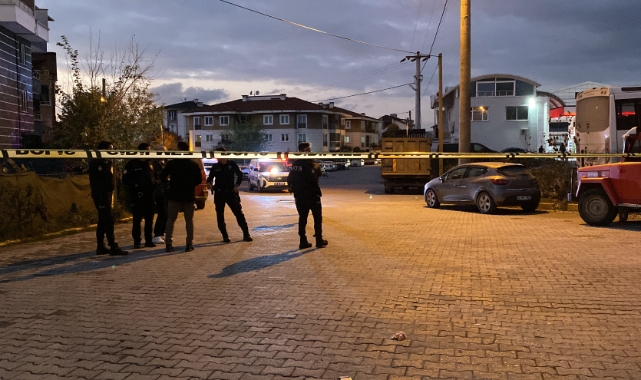 Gençlerin bıçaklı sopalı kavgası kanlı bitti: 1'i ağır 2 yaralı   