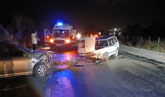 Gönen'de trafik kazası: Kafa kafaya çarpıştı, 2 yaralı