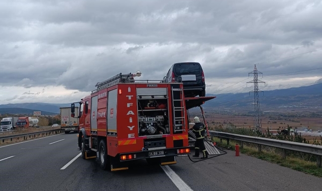 Hafif ticari araçlar yanmaktan son anda kurtuldu   