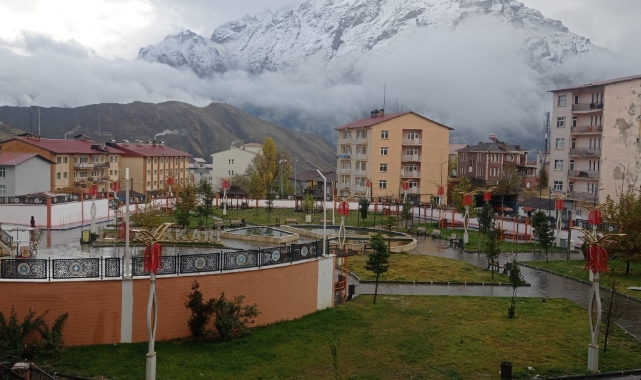 Hakkari’nin etrafını saran dağlar beyaza büründü