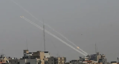 Hizbullah, son 24 saat içinde İsrail'e yaklaşık 250 roket fırlattı
