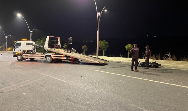 İki motosiklet kafa kafaya çarpıştı