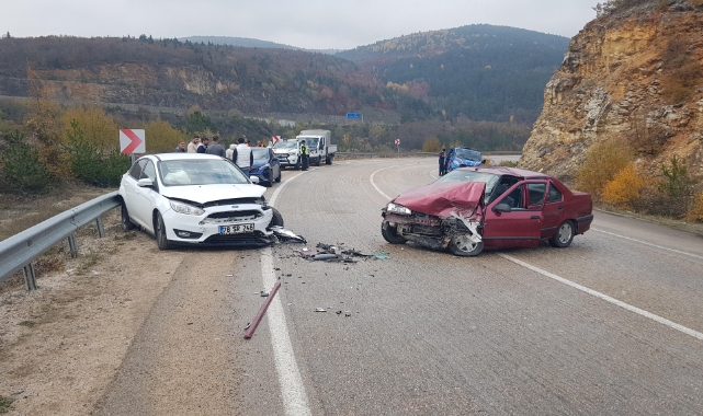 İki otomobilin çarpıştığı kazada 8 kişi yaralandı   