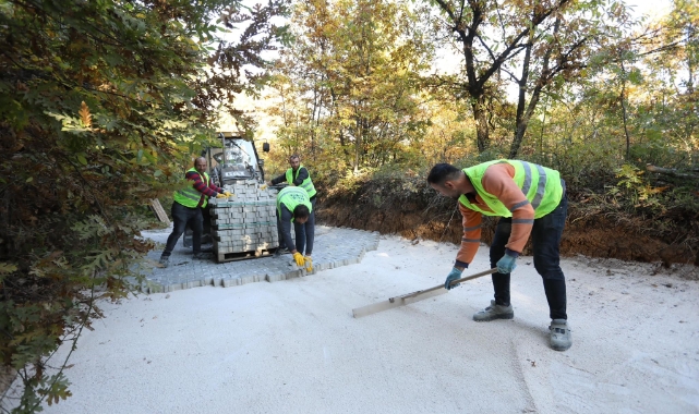 İnegöl'de Bahariye Mahallesinde yollar parke taşla kaplanıyor   