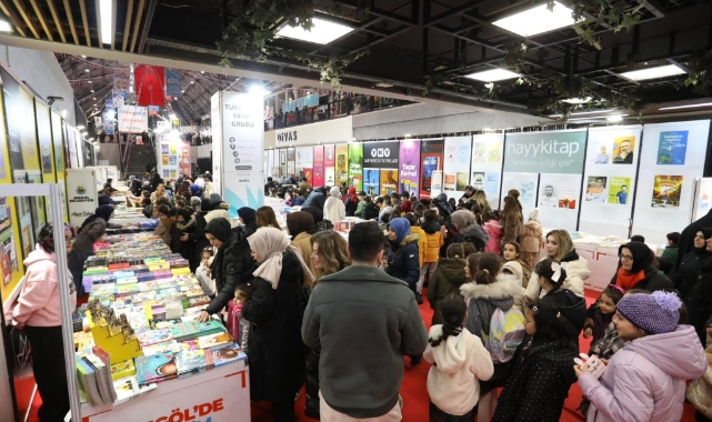 İnegöl'de Kitap Günleri coşkuyla devam ediyor