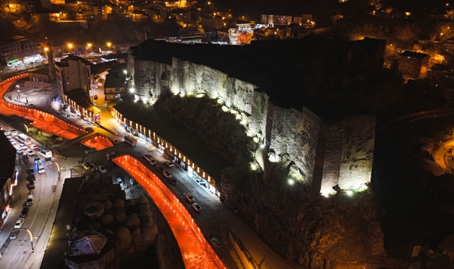 Işıklandırılan Bitlis'te gece güzelliği