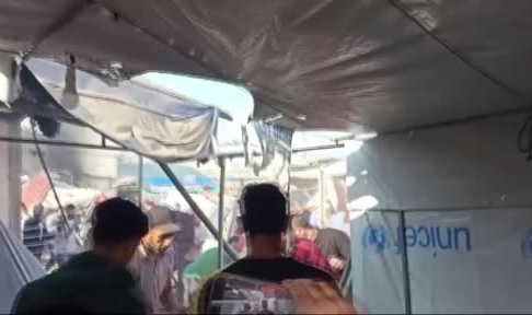 İsrail Gazze'de hastane bahçesindeki çadırları vurdu 