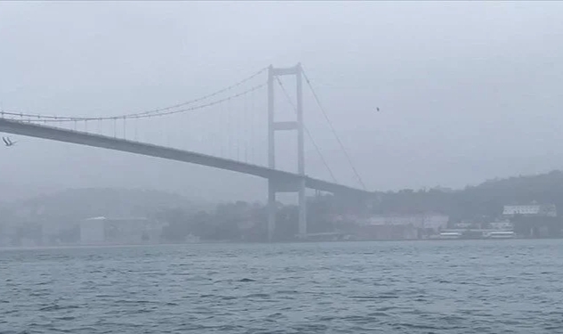 İstanbul Boğazı'nda gemi trafiğine sis engeli!