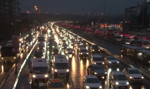 İstanbul'da trafik yoğunluğu yüzde 90'a ulaştı