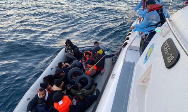 İzmir'de 40 kaçak göçmen ve 1 organizatör yakalandı