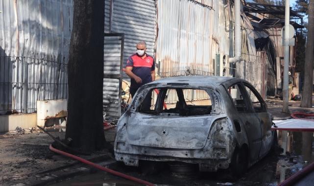 İzmir'de kimya fabrikasında yangın: 2 yaralı