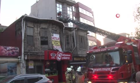 Kadıköy’de ahşap binada yangın