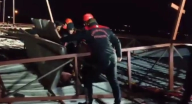 Kahramanmaraş'ta çöken çatının altında kalan şahıs kurtarıldı