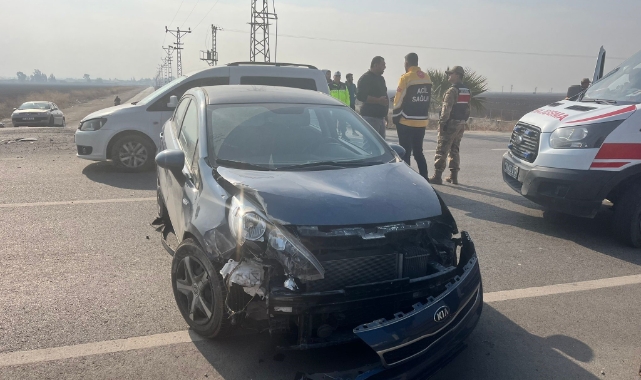 Kamyonetle, otomobilin çarpıştığı kazada: 3 kişi yaralandı