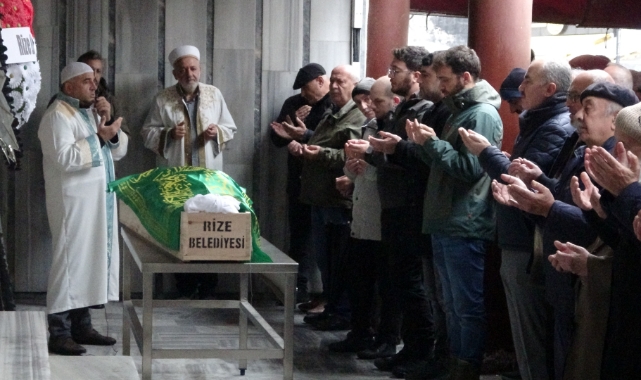 Kanserden yaşamını yitiren emekli öğretmen, Öğretmenler Günü'nde toprağa verildi