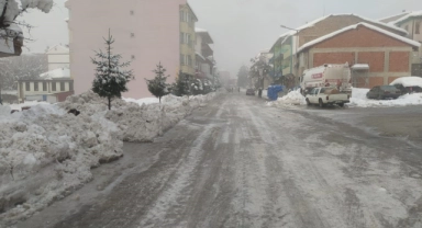 Karabük'te binaların çatılarında sarkıtlar oluştu